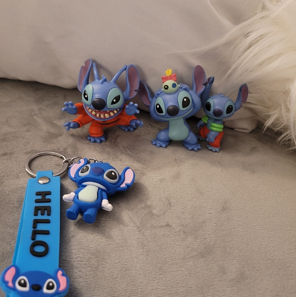 Stitch Figurine Set with Keychain - Blue